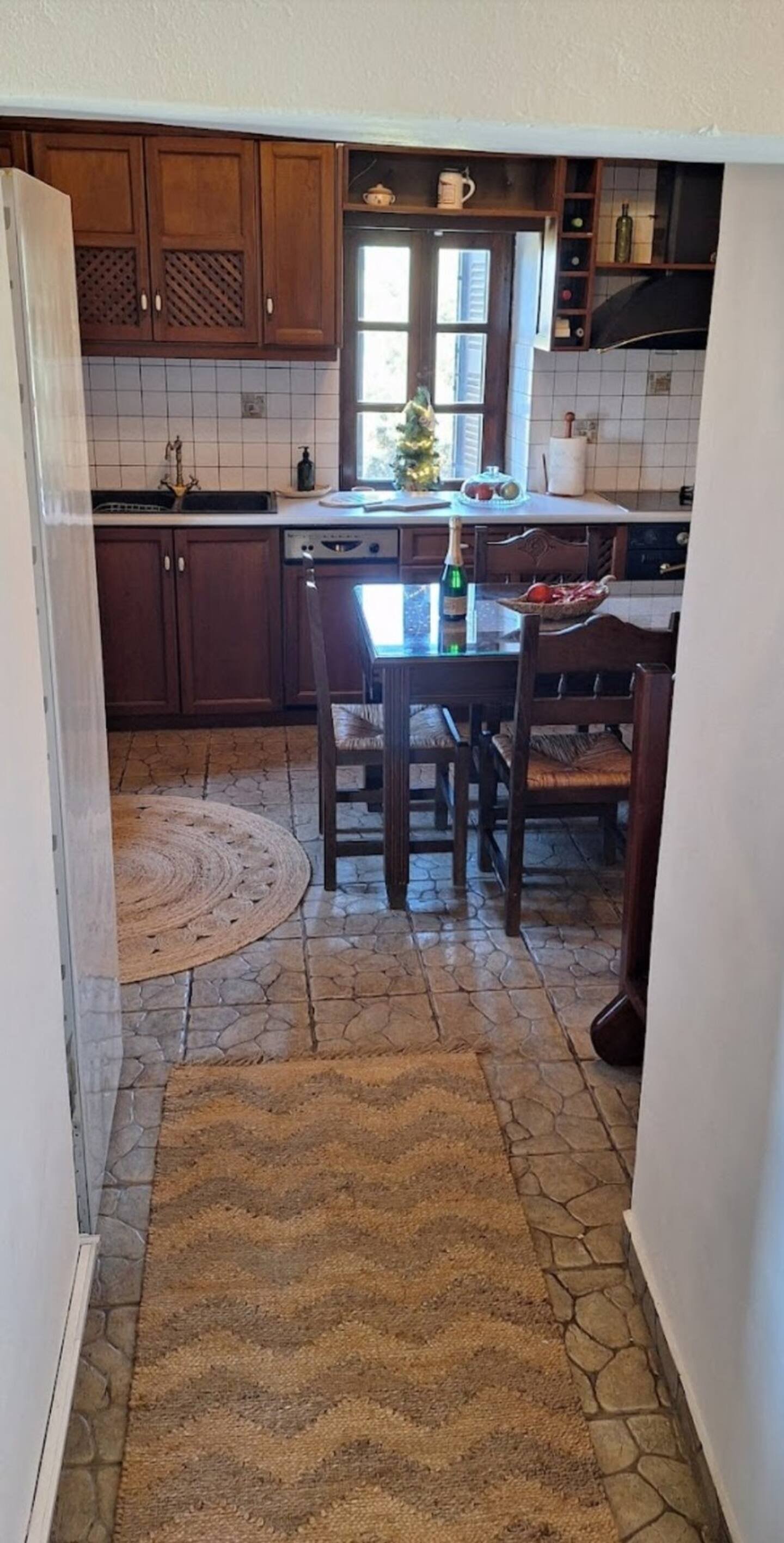 Kitchen amenities
